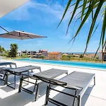 Luxury Dali - 42 M2 Infinity Pool & Wellness Медулин
