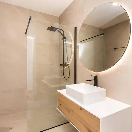 Вилла Luxury Dali - 42 M2 Infinity Pool & Wellness *