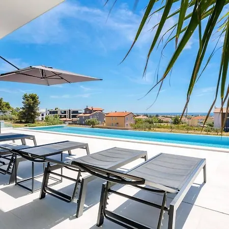 Luxury Dali - 42 M2 Infinity Pool & Wellness Медулин