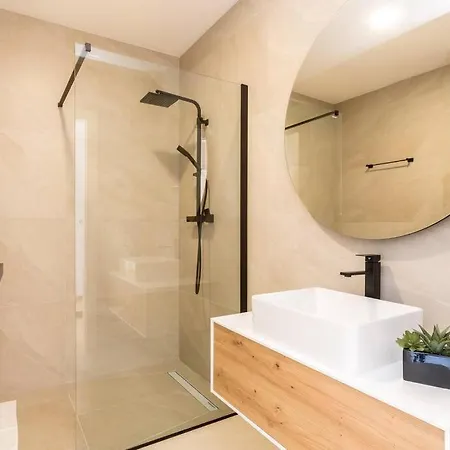 Вилла Luxury Dali - 42 M2 Infinity Pool & Wellness *