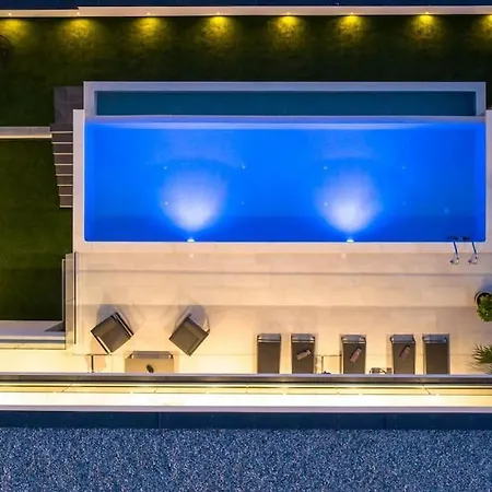 Вилла Luxury Dali - 42 M2 Infinity Pool & Wellness