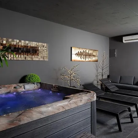 Luxury Dali - 42 M2 Infinity Pool & Wellness Медулин